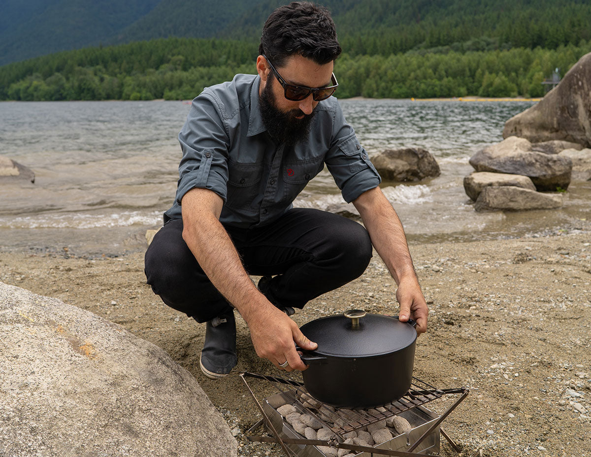 Cast-Iron Dutch Oven – Wolf and Grizzly