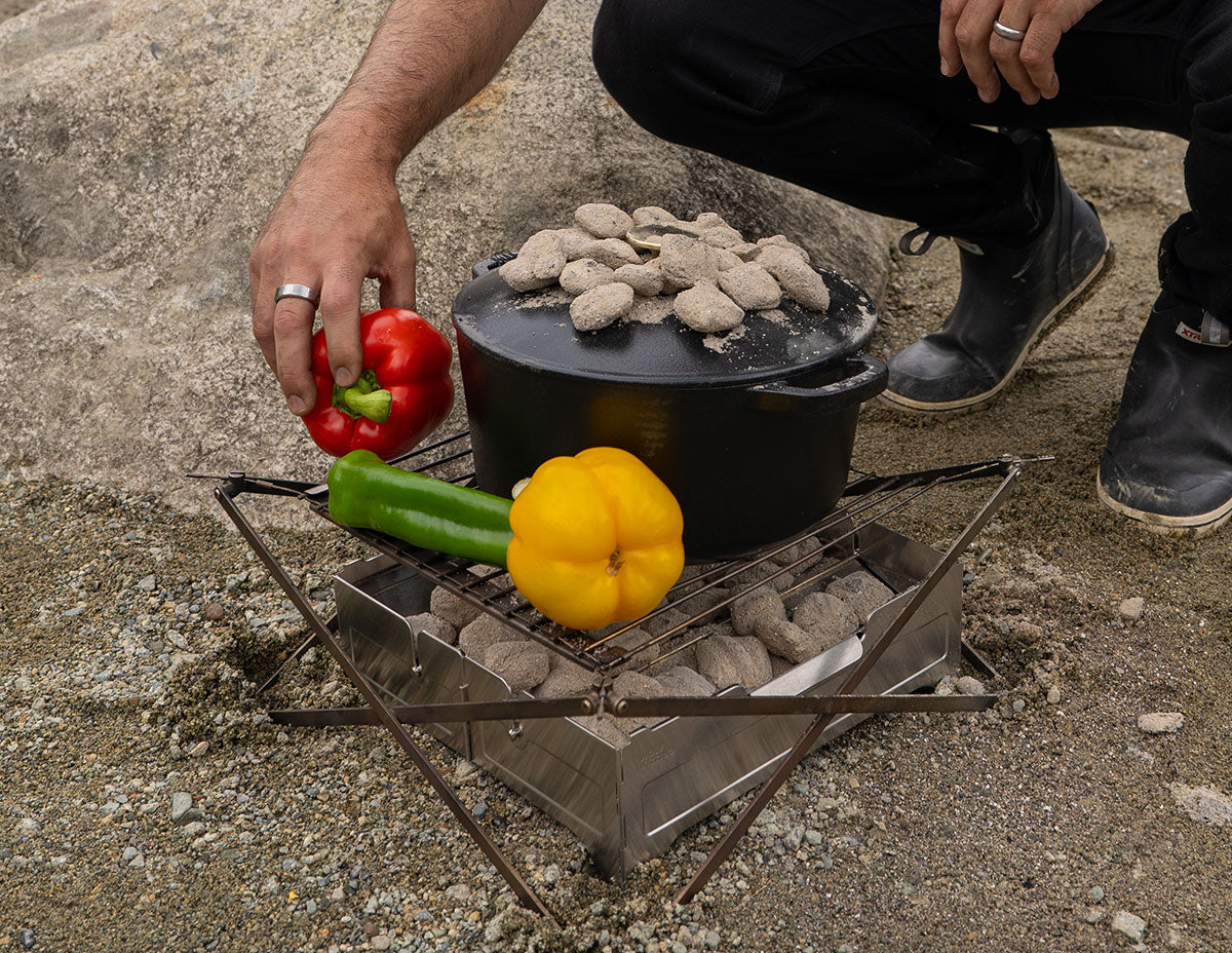 Wolf and Grizzly Cast-Iron Dutch Oven 3.5 Quarts